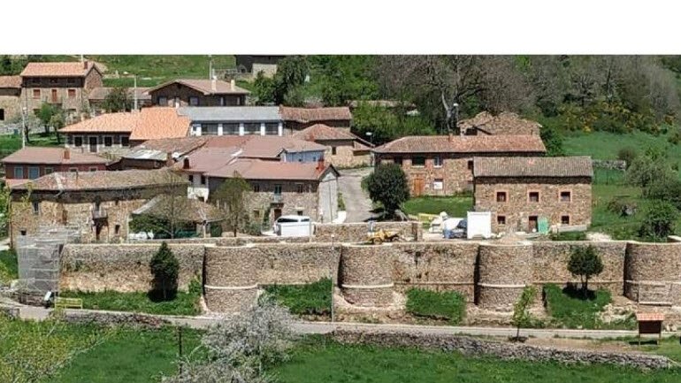 Muralla del Palacio de Renedo, Spain